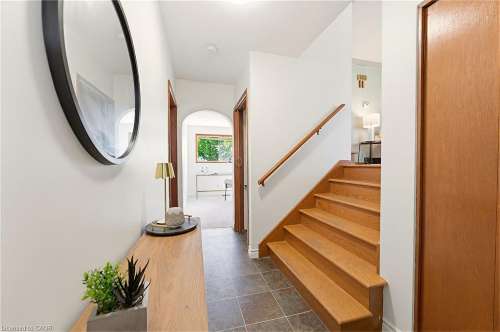 665 Richmond Avenue N Property Photo 13