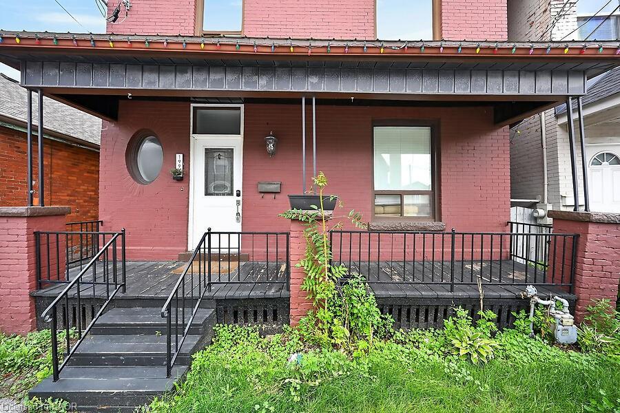 199 Bay Street N Property Photo 2
