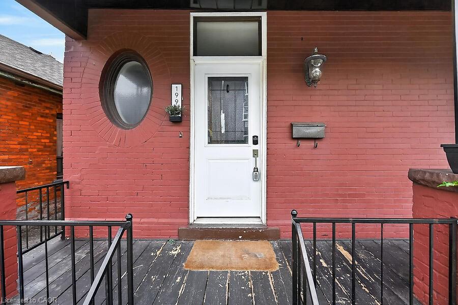 199 Bay Street N Property Photo 3