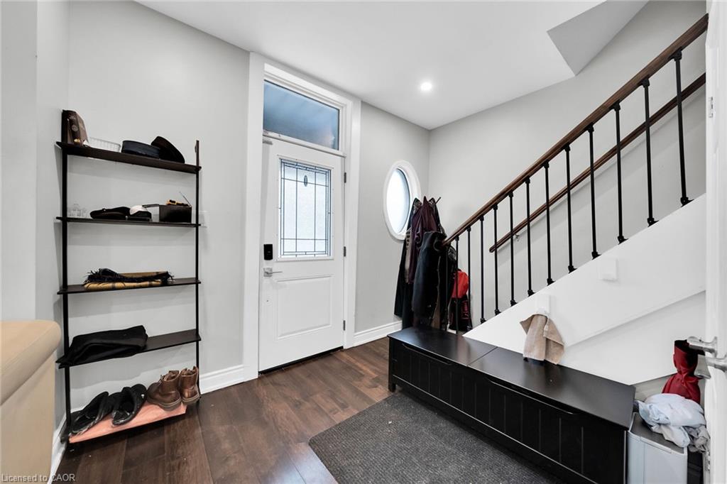199 Bay Street N Property Photo 4