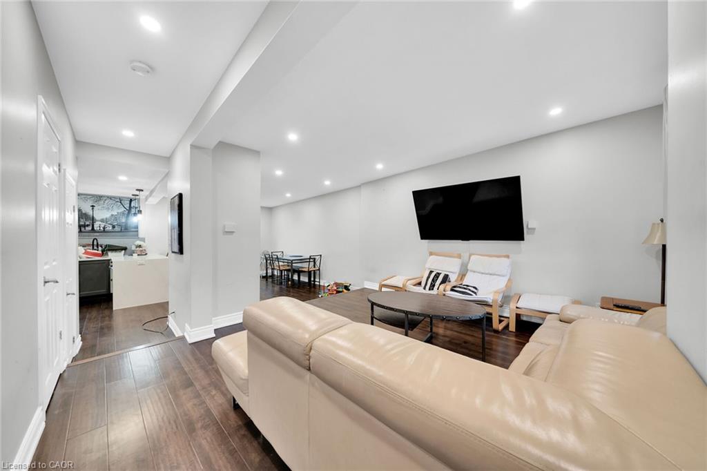 199 Bay Street N Property Photo 5