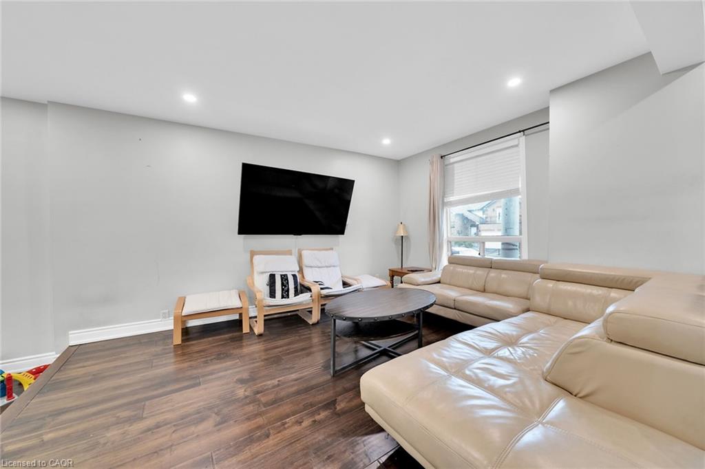 199 Bay Street N Property Photo 6
