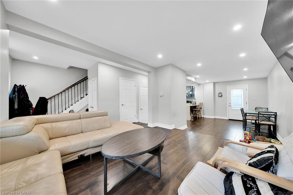 199 Bay Street N Property Photo 8