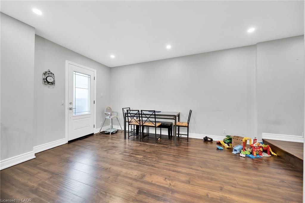 199 Bay Street N Property Photo 10