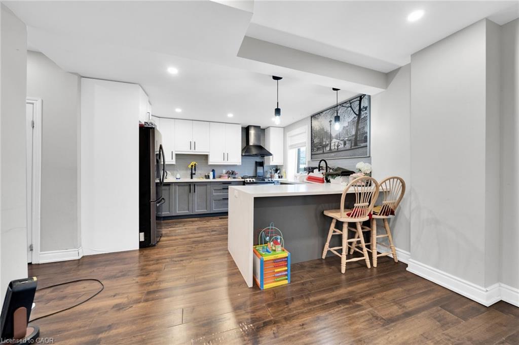199 Bay Street N Property Photo 12