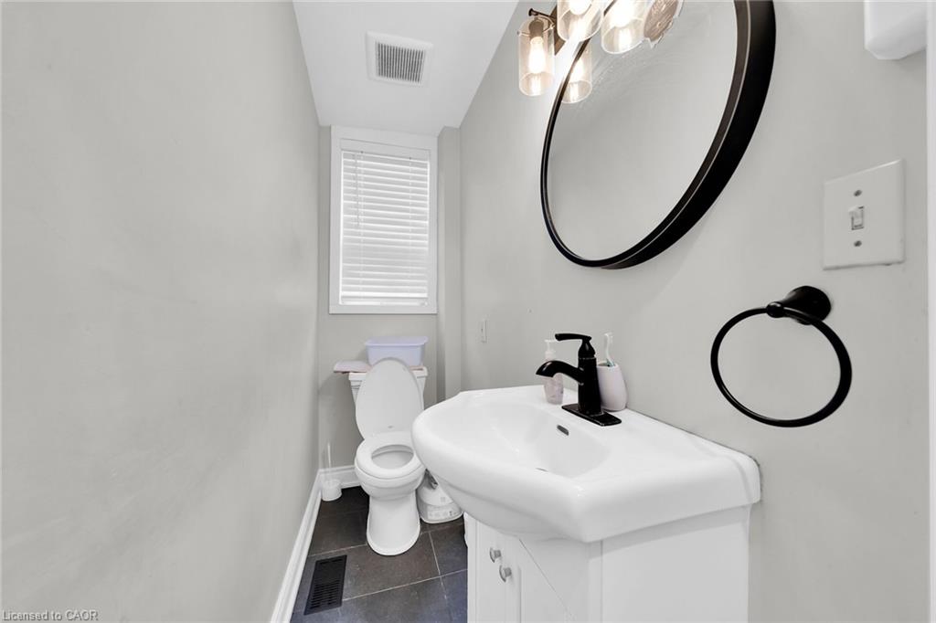 199 Bay Street N Property Photo 16