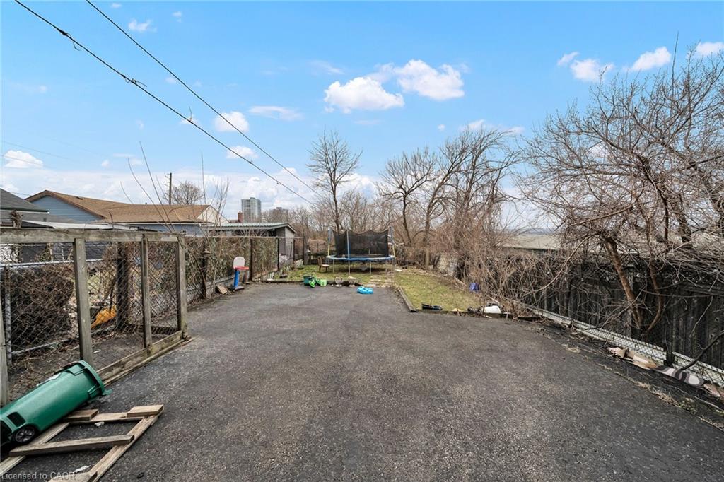 199 Bay Street N Property Photo 30