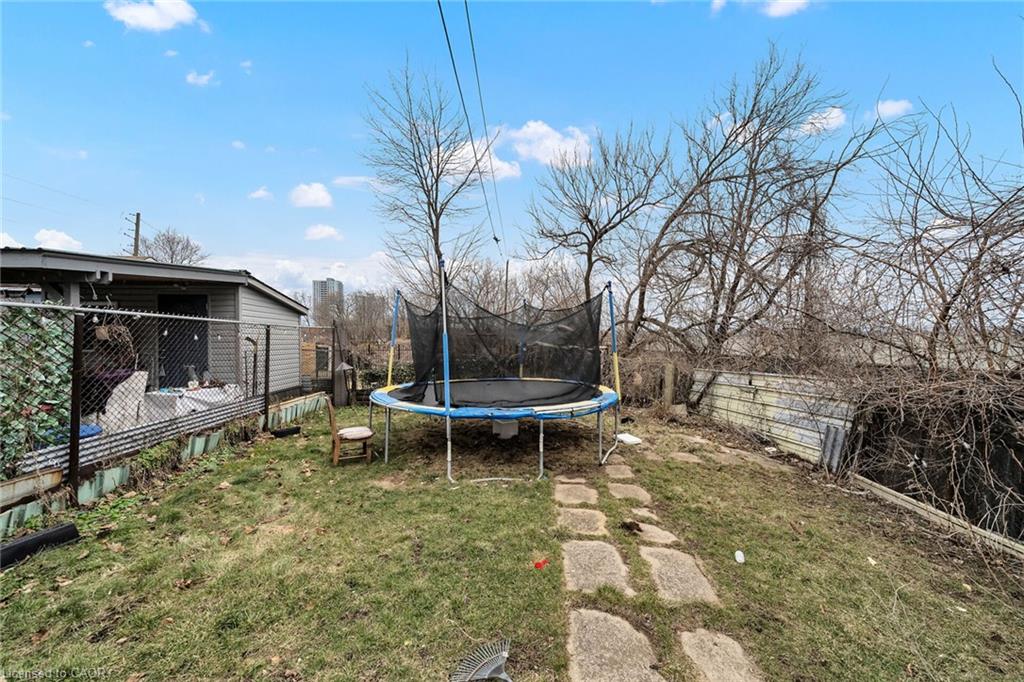 199 Bay Street N Property Photo 31