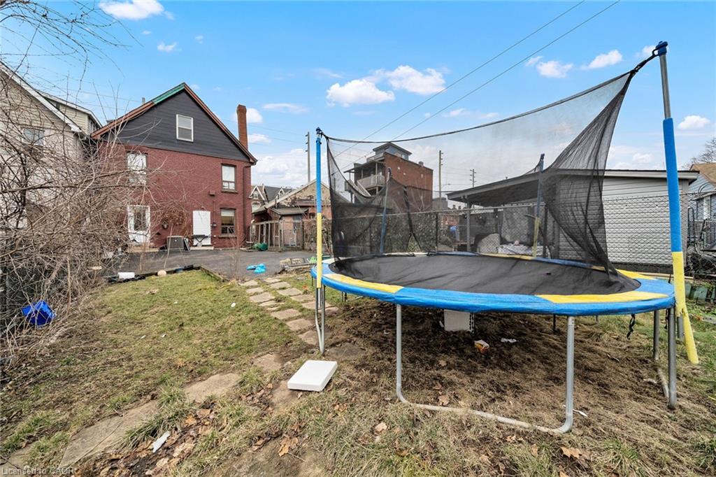 199 Bay Street N Property Photo 32