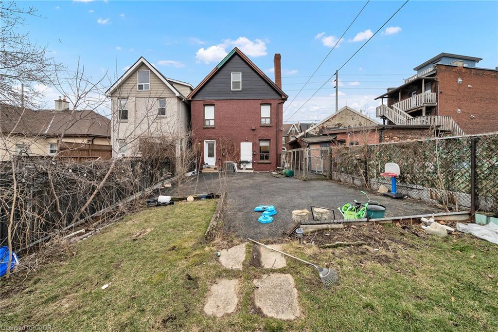 199 Bay Street N Property Photo 33