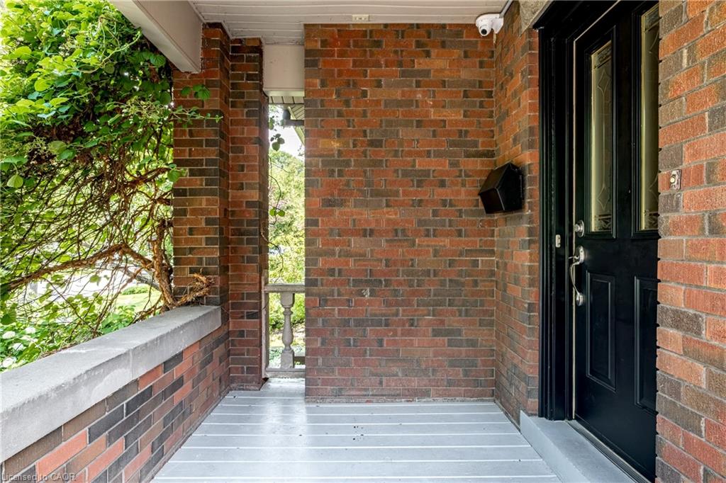 100 Dalewood Crescent Property Photo 5