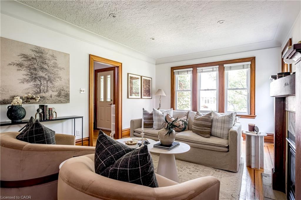 100 Dalewood Crescent Property Photo 8