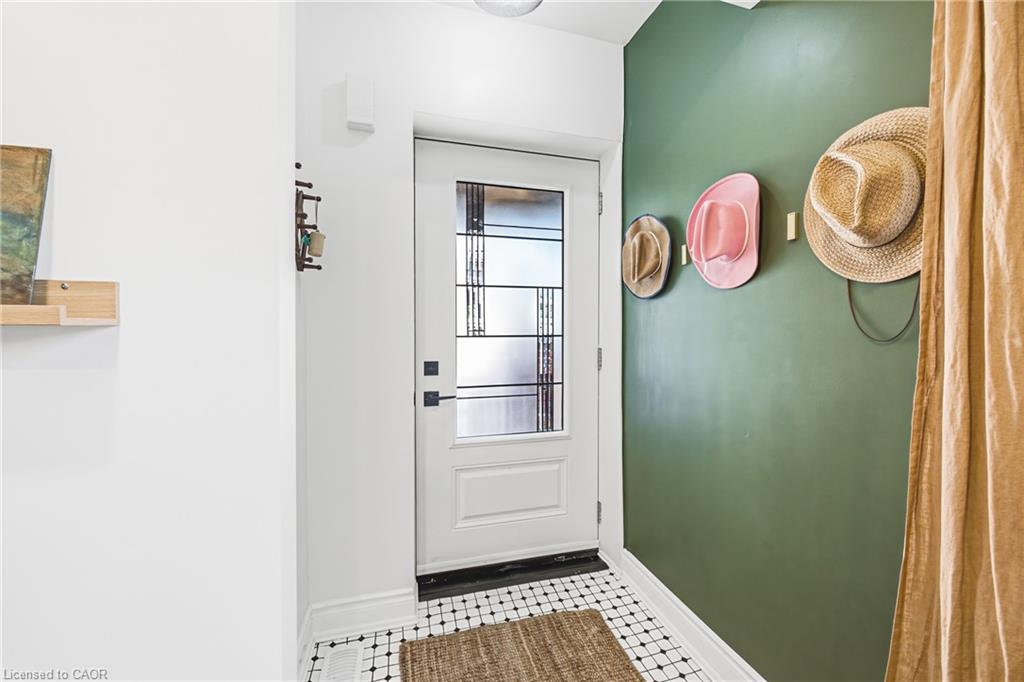 255 Weir Street N Property Photo 3
