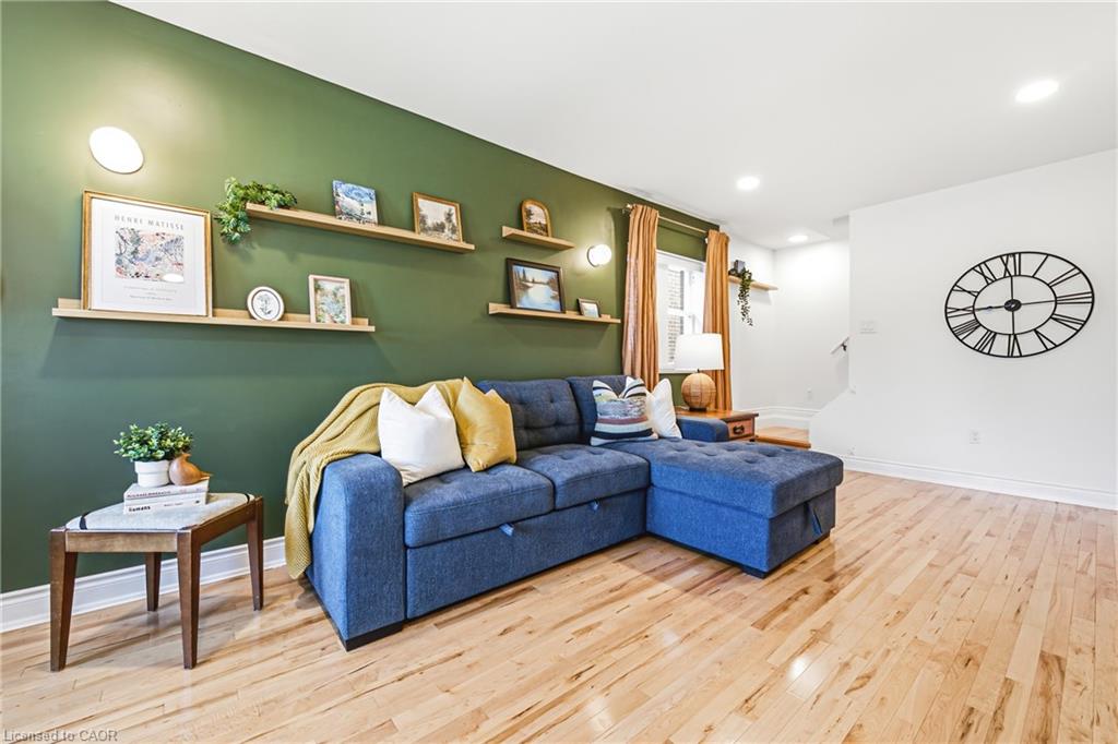 255 Weir Street N Property Photo 5