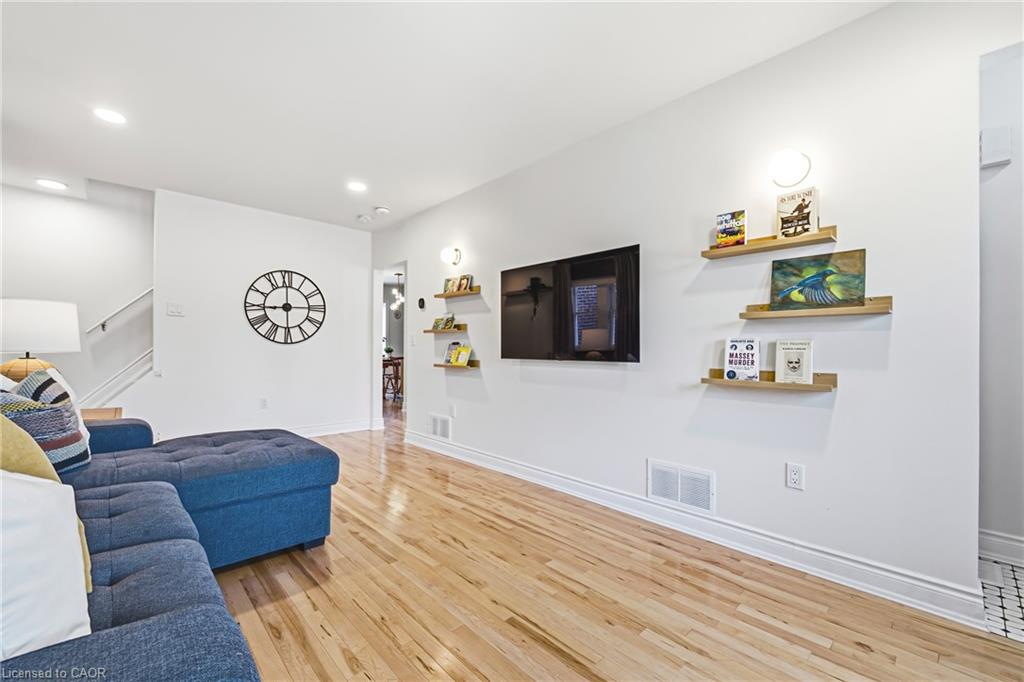 255 Weir Street N Property Photo 6