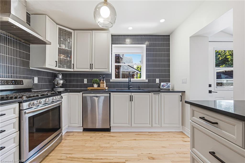 255 Weir Street N Property Photo 8