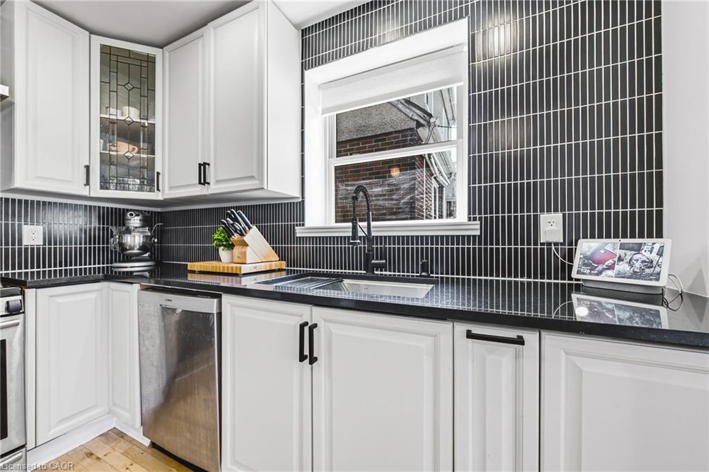 255 Weir Street N Property Photo 10
