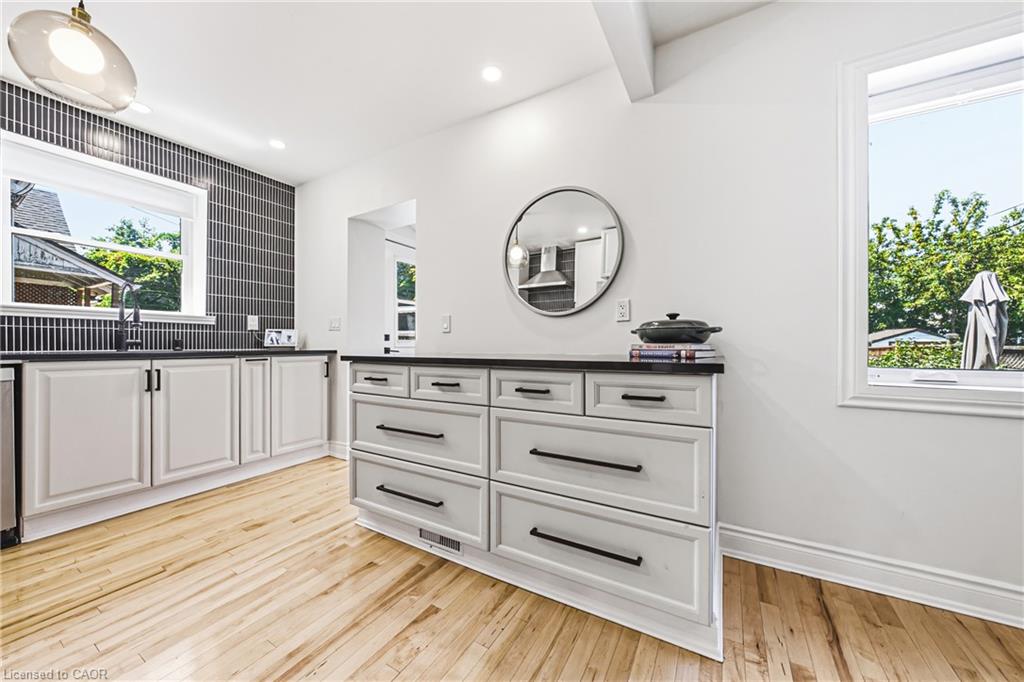 255 Weir Street N Property Photo 12