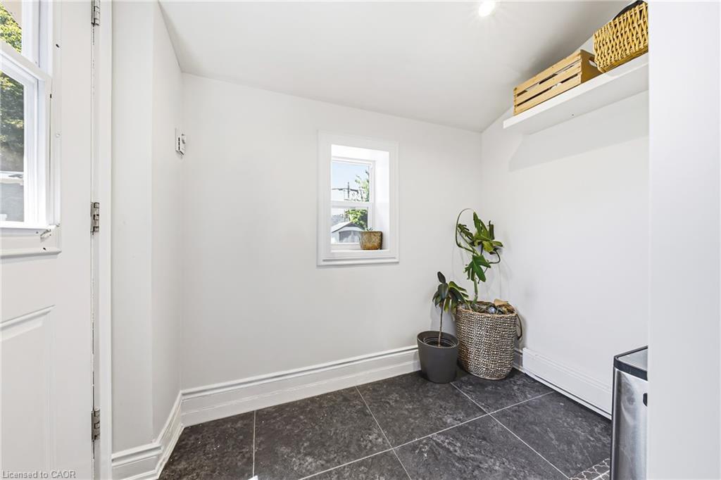 255 Weir Street N Property Photo 14