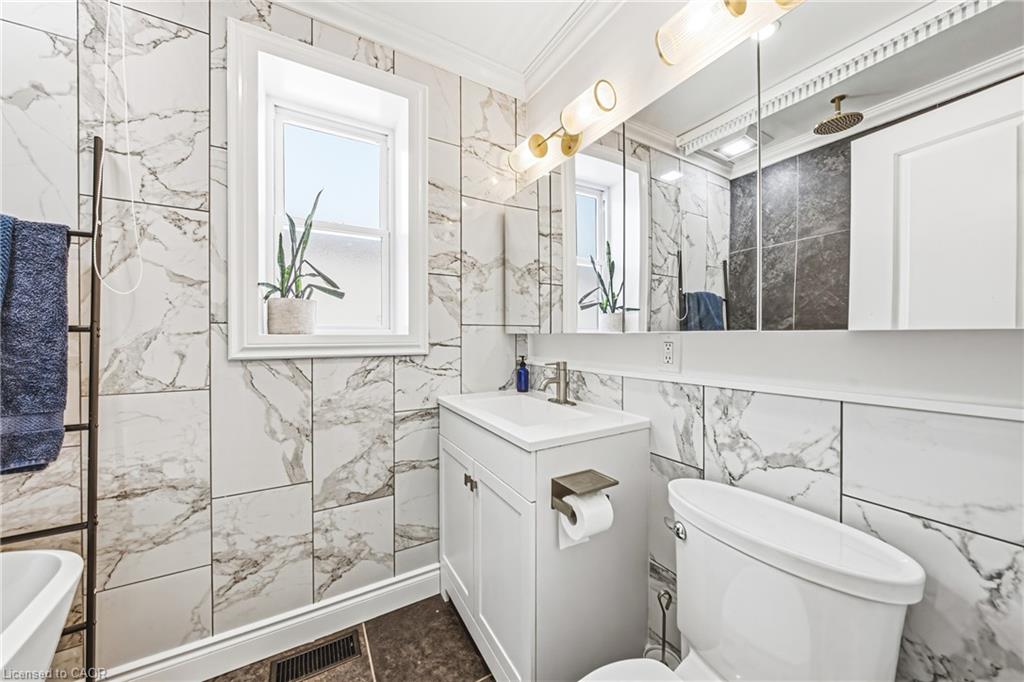 255 Weir Street N Property Photo 16