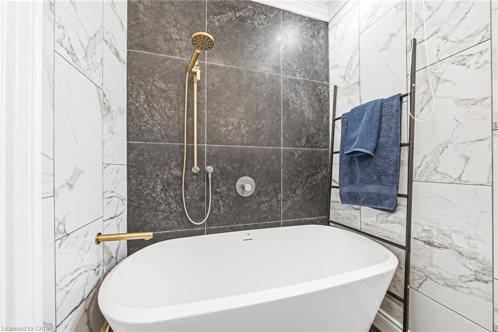 255 Weir Street N Property Photo 17