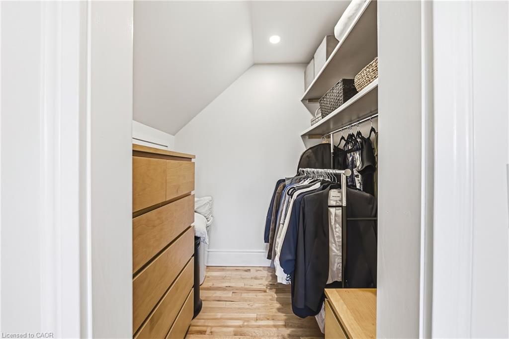 255 Weir Street N Property Photo 22