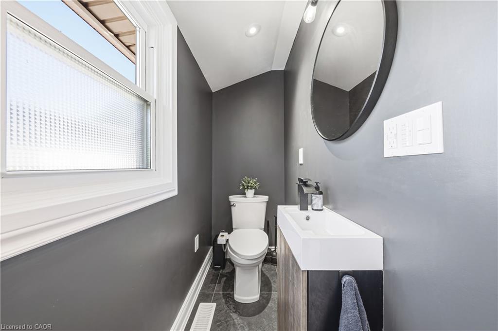255 Weir Street N Property Photo 23