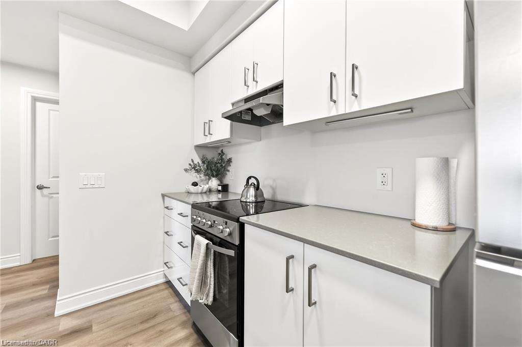 303-259 King Street E Property Photo 11