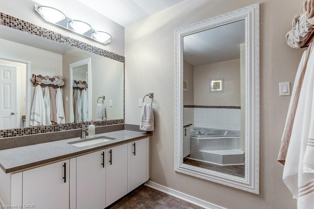 4 Edgewater Drive Property Photo 27