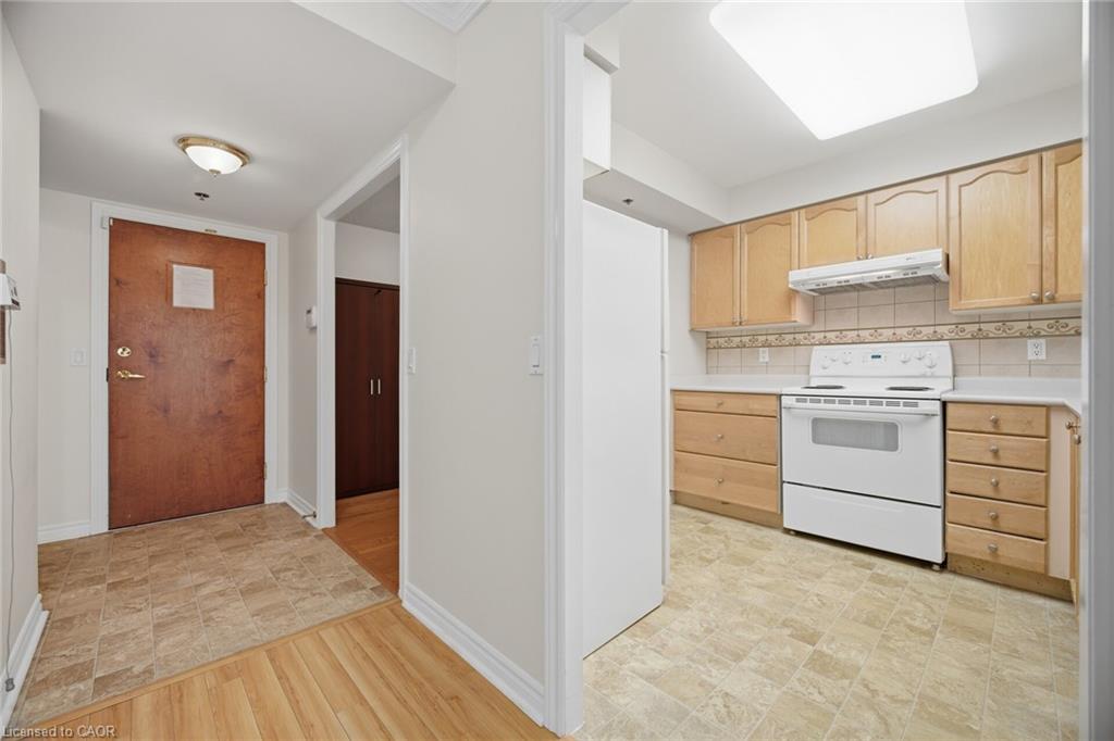 1406-100 Burloak Drive Property Photo 11