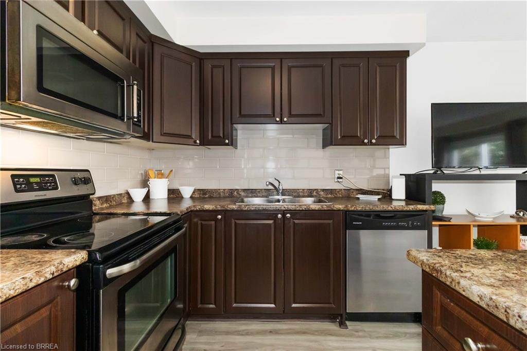 92-20 Mcconkey Crescent Property Photo 15