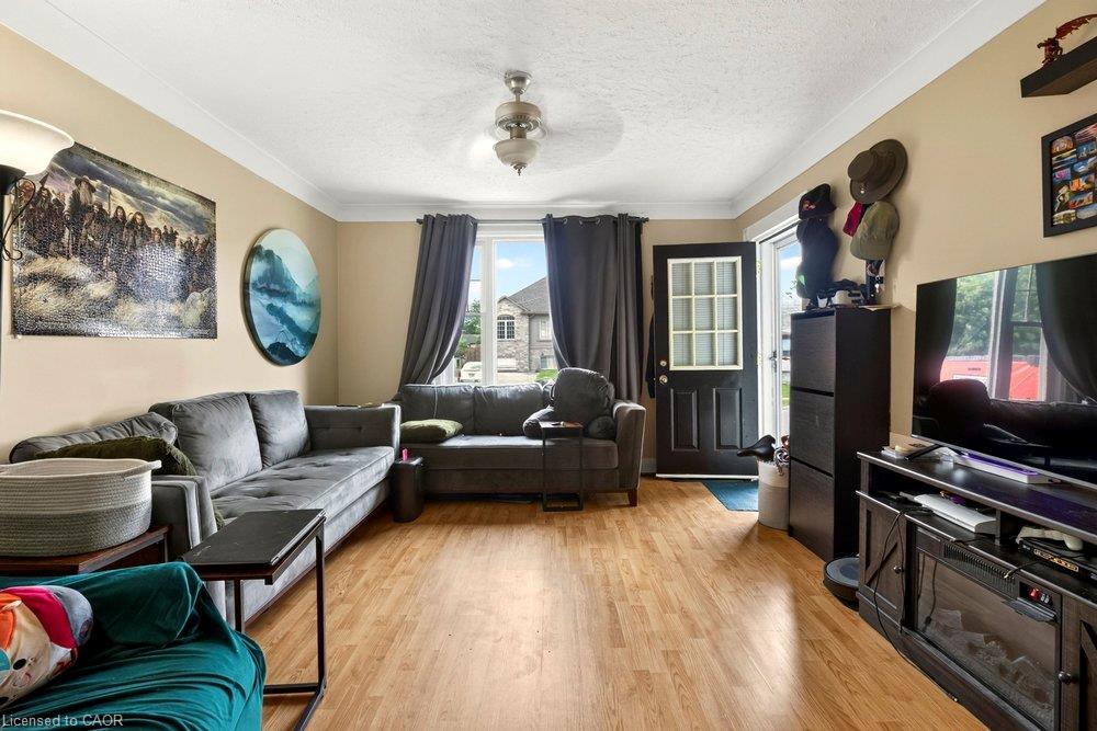 66 Queen Street S Property Photo 2