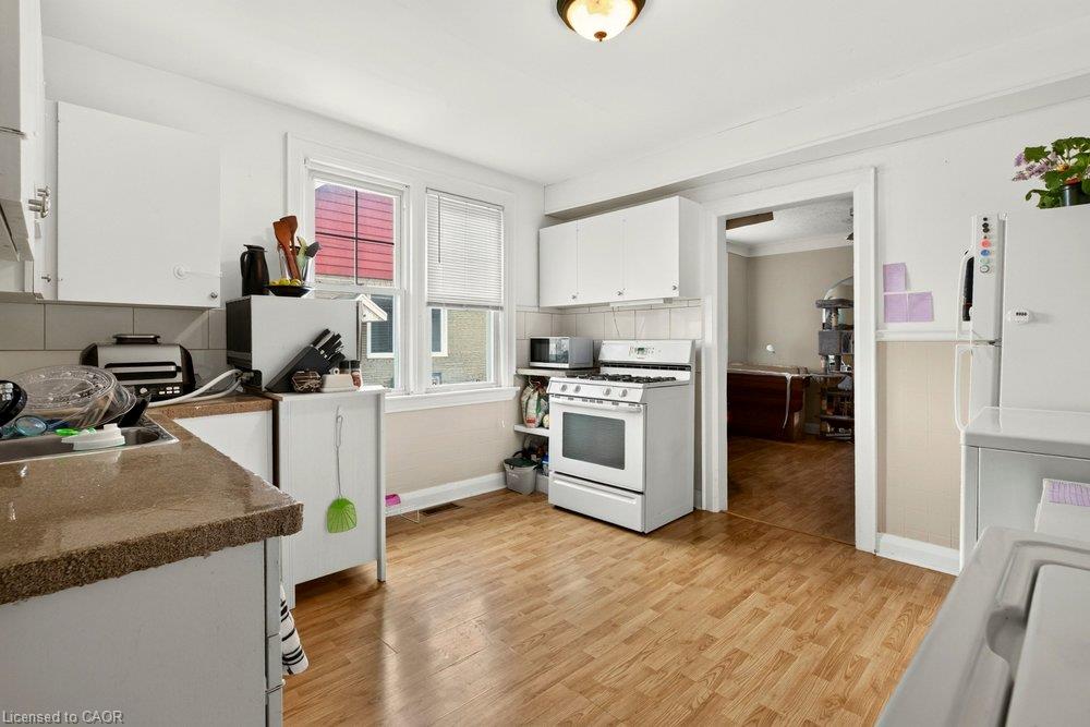 66 Queen Street S Property Photo 6