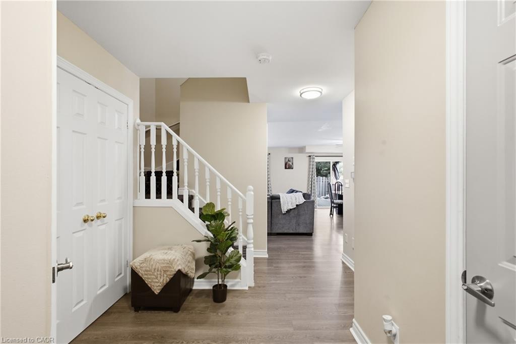 801 Hunters Gate Crescent Property Photo 6