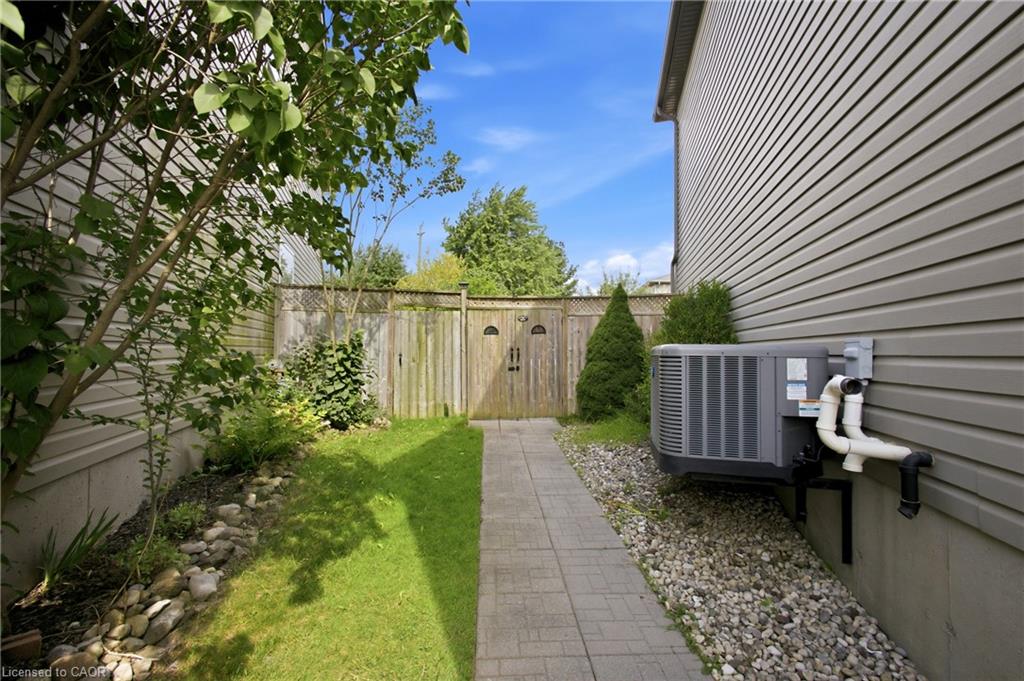 801 Hunters Gate Crescent Property Photo 25