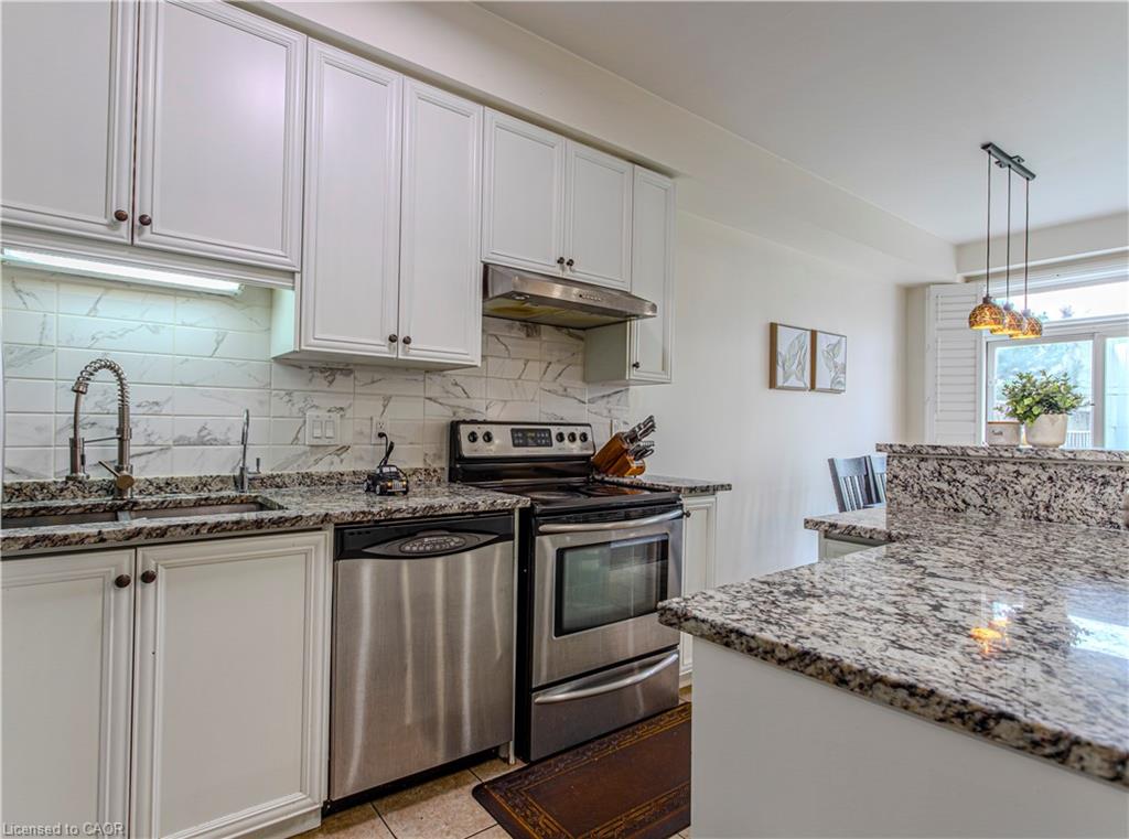 49 Marina Point Crescent N Property Photo 15