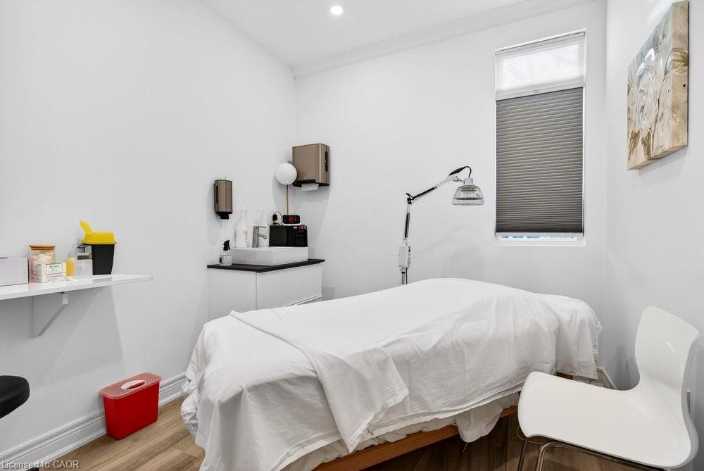 136 Young Street Property Photo 21