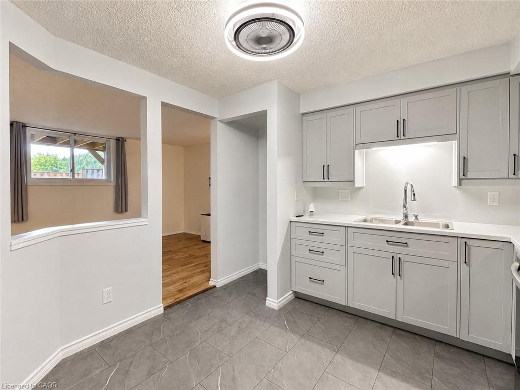 402-266 Overlea Drive Property Photo 4