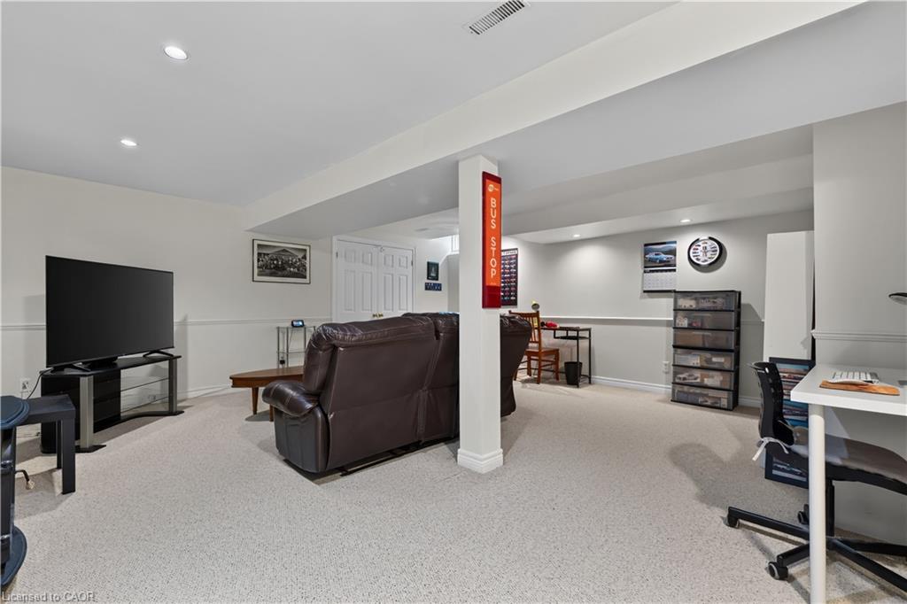 3194 Tania Crescent Property Photo 38