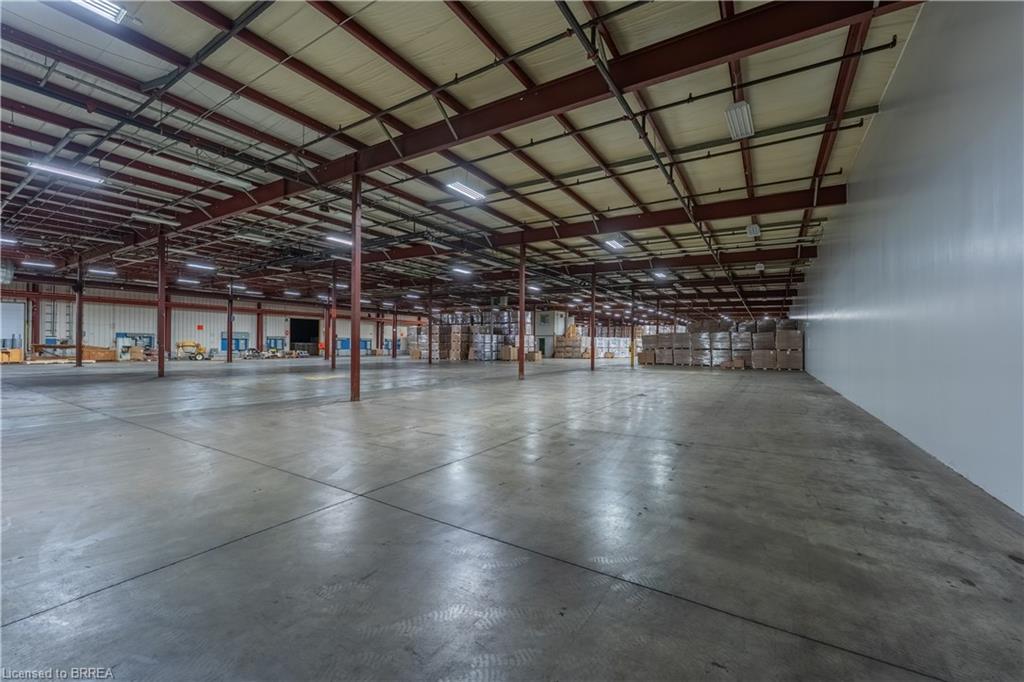 2-75 Plant Farm Boulevard Property Photo 11