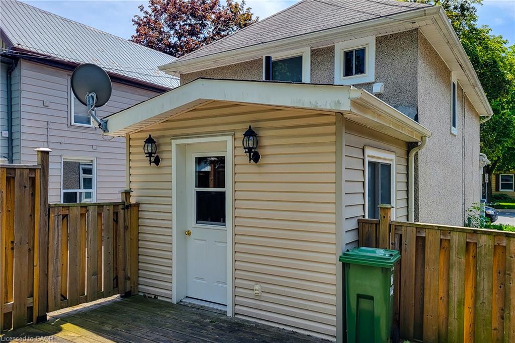 319 King Street W Property Photo 8