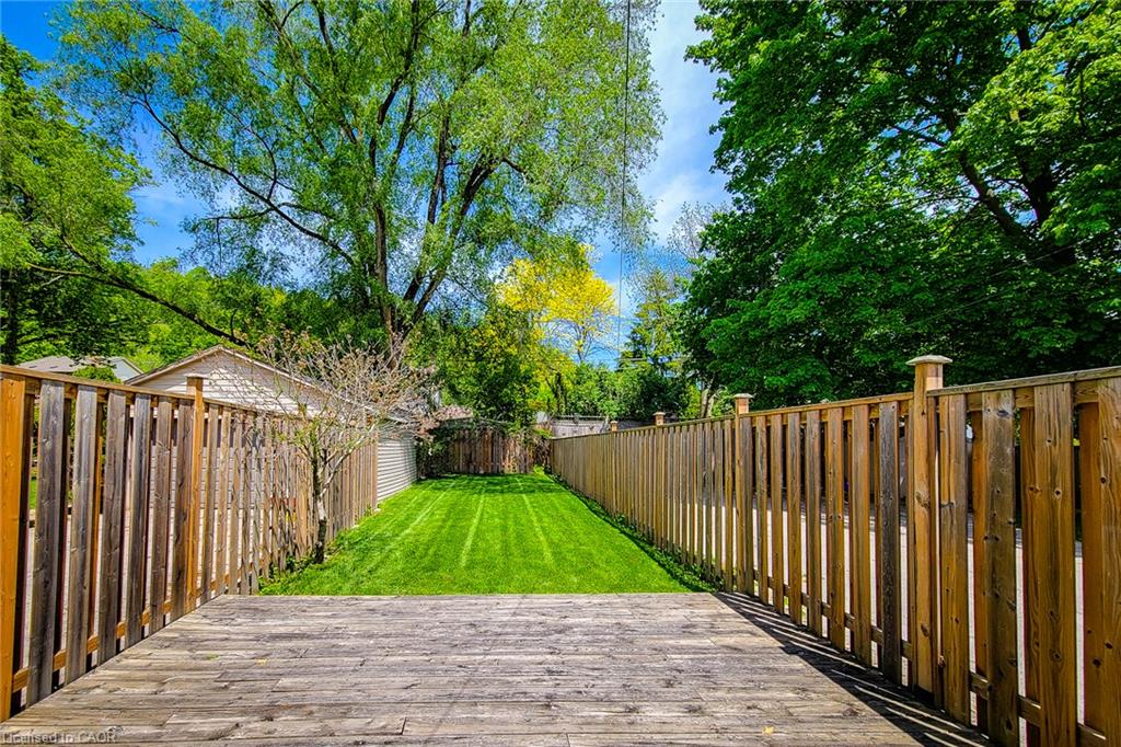 319 King Street W Property Photo 9