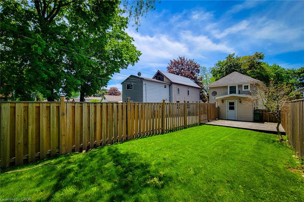 319 King Street W Property Photo 10