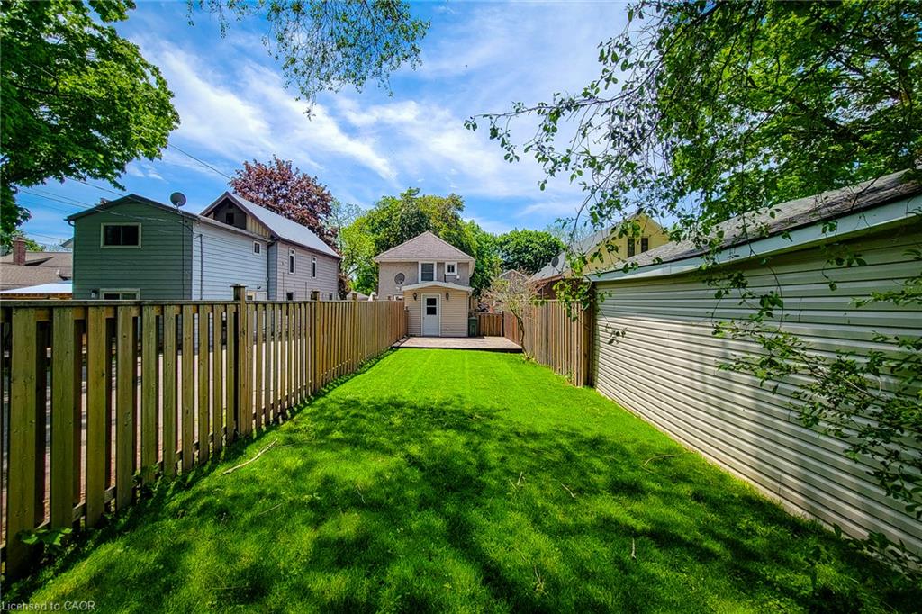 319 King Street W Property Photo 11