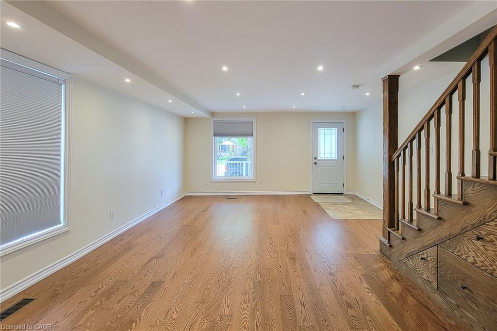 319 King Street W Property Photo 15