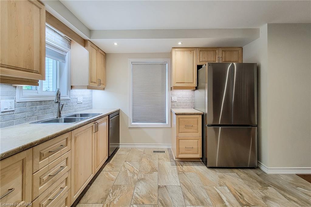 319 King Street W Property Photo 23