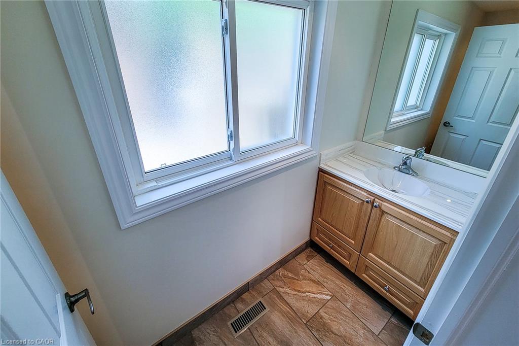319 King Street W Property Photo 26