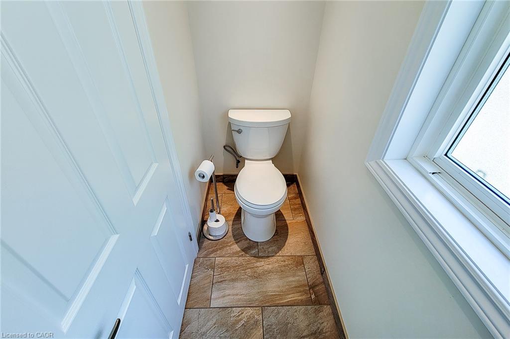 319 King Street W Property Photo 27