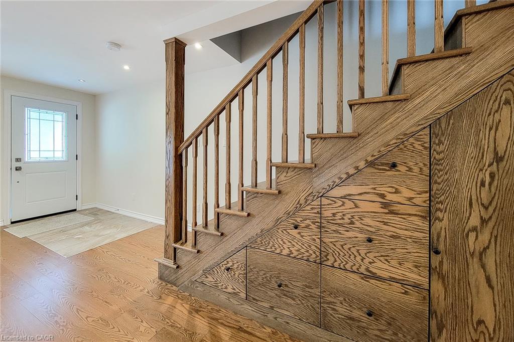 319 King Street W Property Photo 29