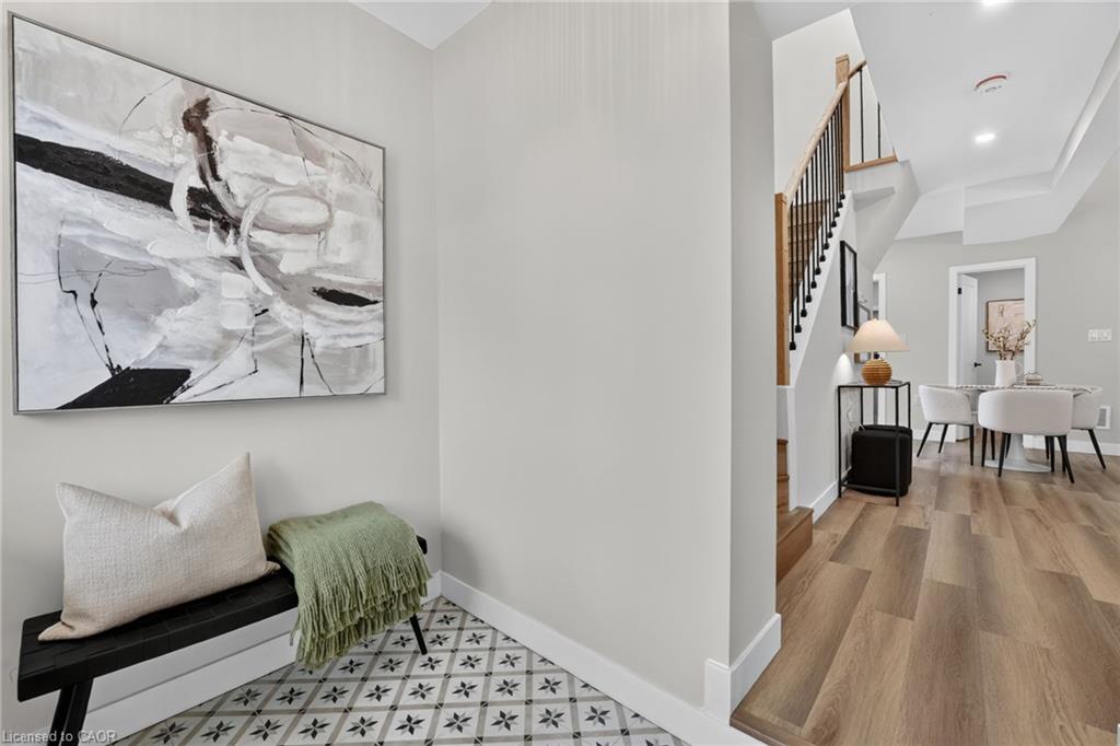 325 Queensdale Avenue E Property Photo 6